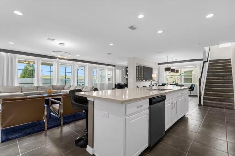 Casa en venta en Kissimmee, Florida, 9 dormitorios, 405.33 m2 № 1908666 - foto 10