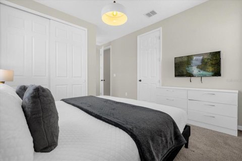 Casa en venta en Kissimmee, Florida, 9 dormitorios, 405.33 m2 № 1908666 - foto 20