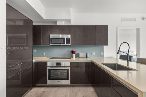 Condo in Miami, Florida, 1 bedroom  № 1991618 - photo 15