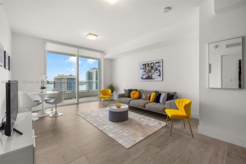 Condo in Miami, Florida, 1 bedroom  № 1991618 - photo 3