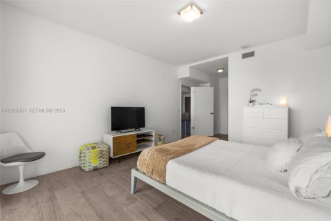 Condo in Miami, Florida, 1 bedroom  № 1991618 - photo 27