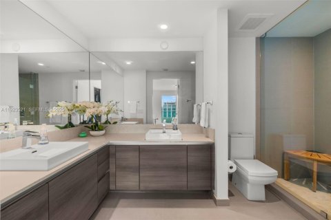 Condo in Miami, Florida, 1 bedroom  № 1991618 - photo 30