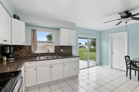 House in Edgewater, Florida 3 bedrooms, 125.42 sq.m. № 1914347 - photo 13