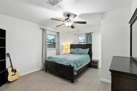 House in Edgewater, Florida 3 bedrooms, 125.42 sq.m. № 1914347 - photo 15