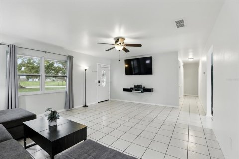 House in Edgewater, Florida 3 bedrooms, 125.42 sq.m. № 1914347 - photo 8