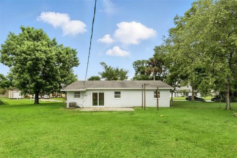 House in Edgewater, Florida 3 bedrooms, 125.42 sq.m. № 1914347 - photo 25