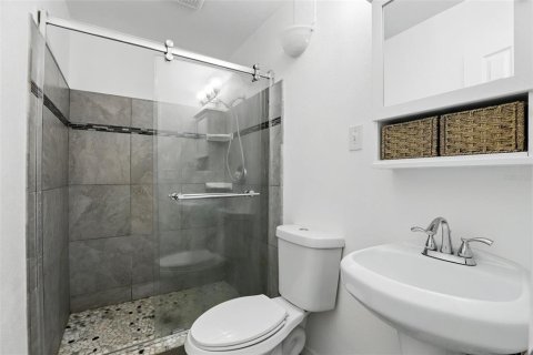 House in Edgewater, Florida 3 bedrooms, 125.42 sq.m. № 1914347 - photo 17