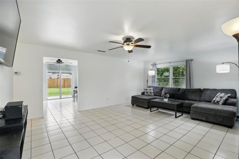 House in Edgewater, Florida 3 bedrooms, 125.42 sq.m. № 1914347 - photo 4