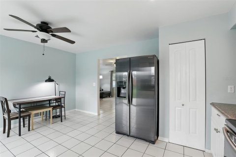 House in Edgewater, Florida 3 bedrooms, 125.42 sq.m. № 1914347 - photo 12