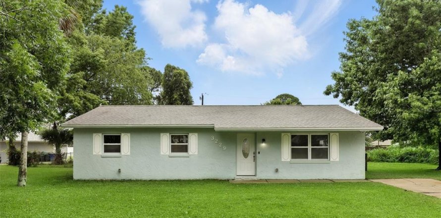 House in Edgewater, Florida 3 bedrooms, 125.42 sq.m. № 1914347