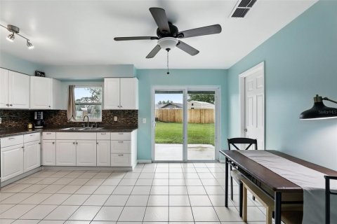 House in Edgewater, Florida 3 bedrooms, 125.42 sq.m. № 1914347 - photo 9