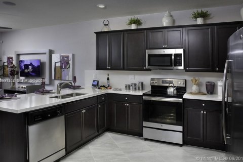 Villa ou maison à vendre à Hialeah, Floride: 4 chambres, 238.85 m2 № 2035633 - photo 4