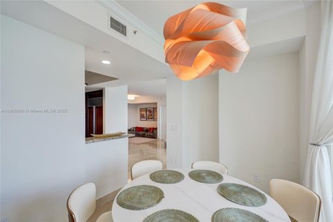 Купить кондоминиум в Санни-Айлс-Бич, Флорида 3 спальни, 205.69м2, № 1957284 - фото 17