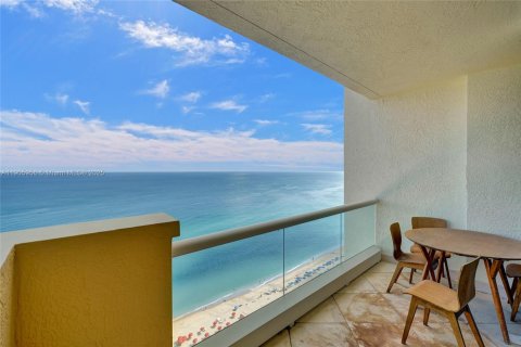 Купить кондоминиум в Санни-Айлс-Бич, Флорида 3 спальни, 205.69м2, № 1957284 - фото 4