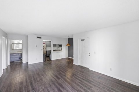 Condominio en venta en Palm City, Florida, 1 dormitorio, 77.11 m2 № 2078293 - foto 19