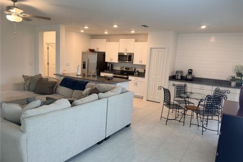 House in Zephyrhills, Florida 4 bedrooms, 163.88 sq.m. № 2220631 - photo 6