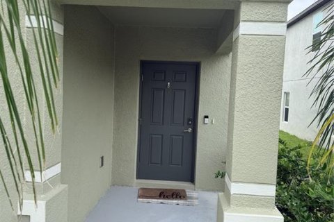 House in Zephyrhills, Florida 4 bedrooms, 163.88 sq.m. № 2220631 - photo 3