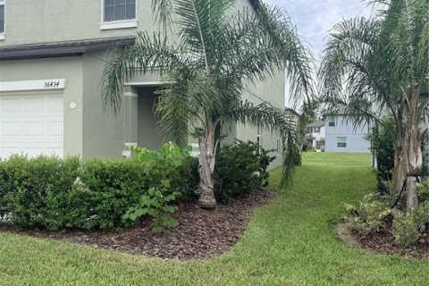 House in Zephyrhills, Florida 4 bedrooms, 163.88 sq.m. № 2220631 - photo 2