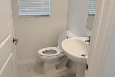House in Zephyrhills, Florida 4 bedrooms, 163.88 sq.m. № 2220631 - photo 11