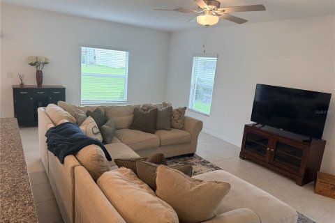 House in Zephyrhills, Florida 4 bedrooms, 163.88 sq.m. № 2220631 - photo 9