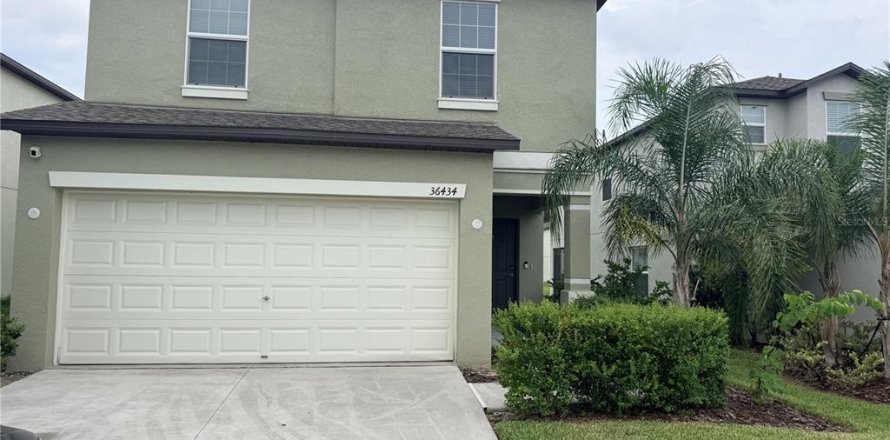 House in Zephyrhills, Florida 4 bedrooms, 163.88 sq.m. № 2220631