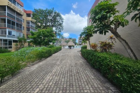 Condominio en venta en Plantation, Florida, 1 dormitorio, 87.33 m2 № 1888003 - foto 25