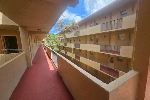 Condominio en venta en Plantation, Florida, 1 dormitorio, 87.33 m2 № 1888003 - foto 29