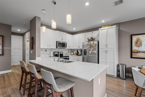 Townhouse in Homestead, Florida 4 bedrooms, 183.95 sq.m. № 2060390 - photo 14