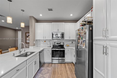 Townhouse in Homestead, Florida 4 bedrooms, 183.95 sq.m. № 2060390 - photo 12