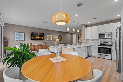 Townhouse in Homestead, Florida 4 bedrooms, 183.95 sq.m. № 2060390 - photo 10