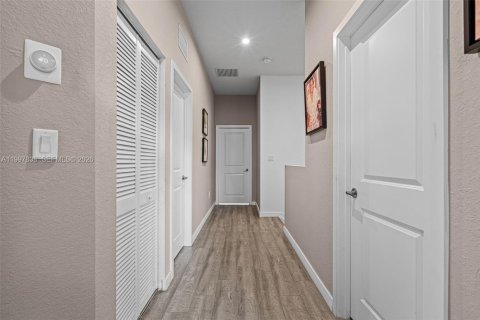 Townhouse in Homestead, Florida 4 bedrooms, 183.95 sq.m. № 2060390 - photo 23