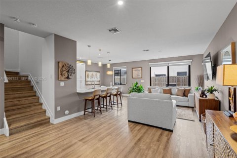 Townhouse in Homestead, Florida 4 bedrooms, 183.95 sq.m. № 2060390 - photo 3