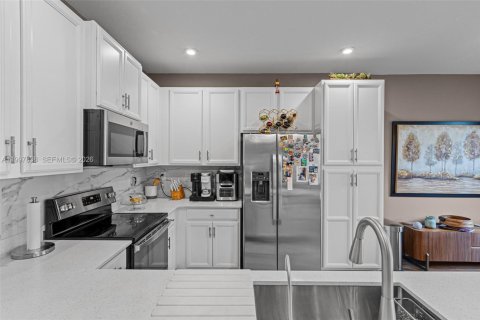 Townhouse in Homestead, Florida 4 bedrooms, 183.95 sq.m. № 2060390 - photo 13