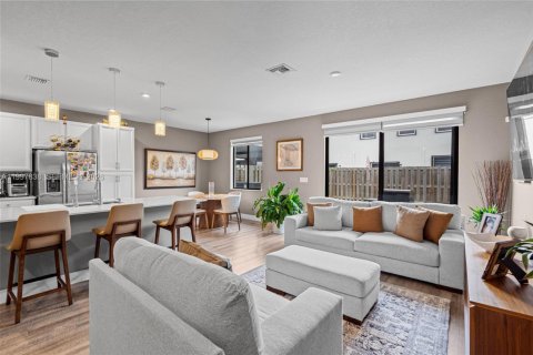 Townhouse in Homestead, Florida 4 bedrooms, 183.95 sq.m. № 2060390 - photo 4