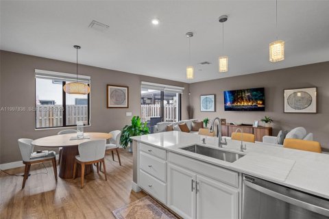 Townhouse in Homestead, Florida 4 bedrooms, 183.95 sq.m. № 2060390 - photo 11