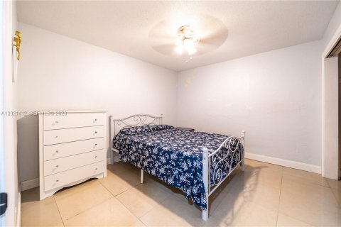 House in Lauderdale Lakes, Florida 3 bedrooms, 110.55 sq.m. № 2267568 - photo 29