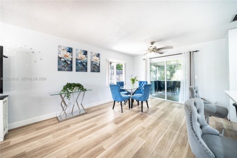 House in Lauderdale Lakes, Florida 3 bedrooms, 110.55 sq.m. № 2267568 - photo 9
