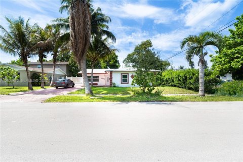 House in Lauderdale Lakes, Florida 3 bedrooms, 110.55 sq.m. № 2267568 - photo 5