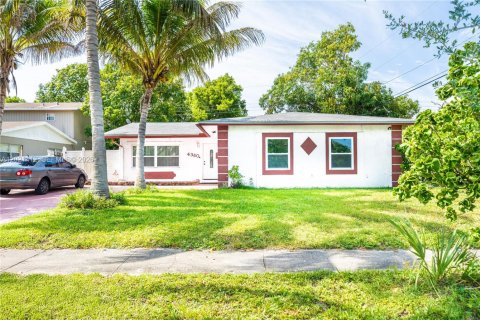 House in Lauderdale Lakes, Florida 3 bedrooms, 110.55 sq.m. № 2267568 - photo 6