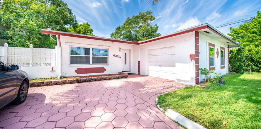 House in Lauderdale Lakes, Florida 3 bedrooms, 110.55 sq.m. № 2267568
