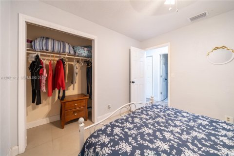 House in Lauderdale Lakes, Florida 3 bedrooms, 110.55 sq.m. № 2267568 - photo 17