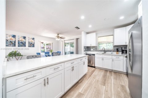 House in Lauderdale Lakes, Florida 3 bedrooms, 110.55 sq.m. № 2267568 - photo 13