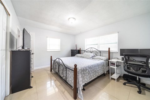 House in Lauderdale Lakes, Florida 3 bedrooms, 110.55 sq.m. № 2267568 - photo 24
