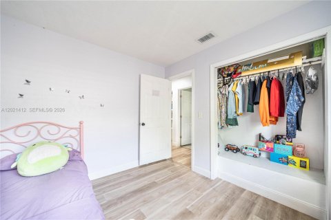 House in Lauderdale Lakes, Florida 3 bedrooms, 110.55 sq.m. № 2267568 - photo 26