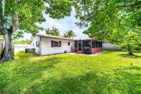 House in Lauderdale Lakes, Florida 3 bedrooms, 110.55 sq.m. № 2267568 - photo 30