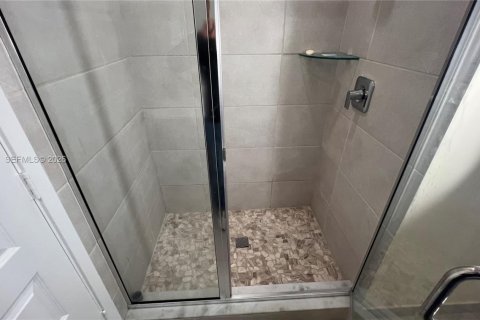 Condo in Doral, Florida, 2 bedrooms  № 2040466 - photo 10