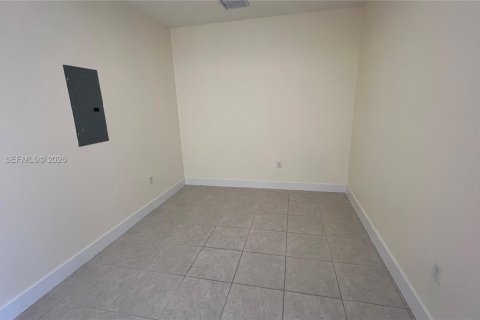 Condo in Doral, Florida, 2 bedrooms  № 2040466 - photo 18