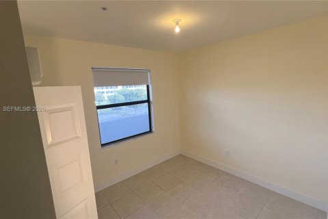 Condo in Doral, Florida, 2 bedrooms  № 2040466 - photo 22