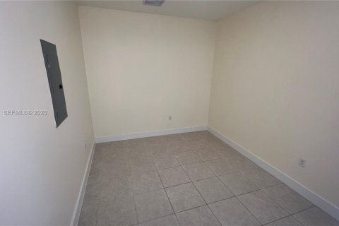 Condo in Doral, Florida, 2 bedrooms  № 2040466 - photo 19