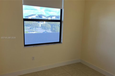 Condo in Doral, Florida, 2 bedrooms  № 2040466 - photo 24